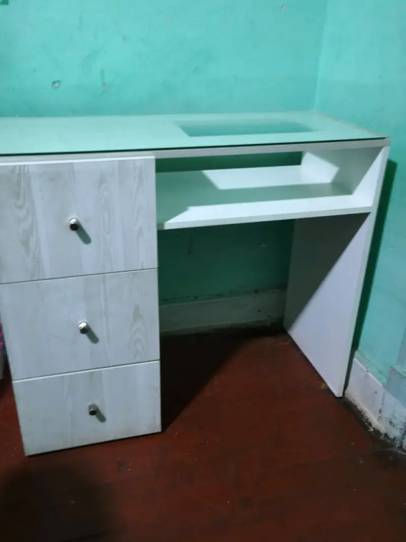 Mesa para hacer uñas o escritorio - 1