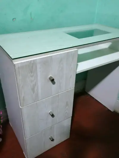 Mesa para hacer uñas o escritorio - miniatura 3