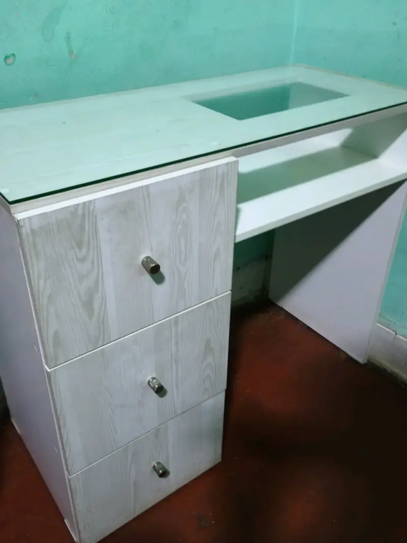 Mesa para hacer uñas o escritorio - 4