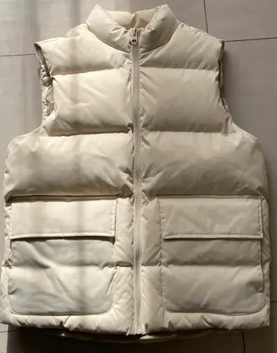 Chaleco acolchado beige sin mangas - miniatura 1