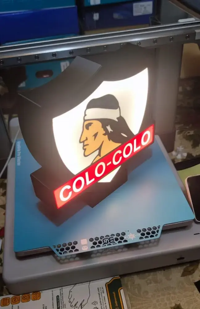 ⚪⚫ Letrero Luminoso Colo-Colo 3D 24 cm – USB 5V | - 3