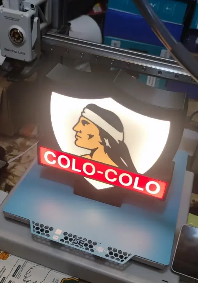 ⚪⚫ Letrero Luminoso Colo-Colo 3D 24 cm – USB 5V | - 5