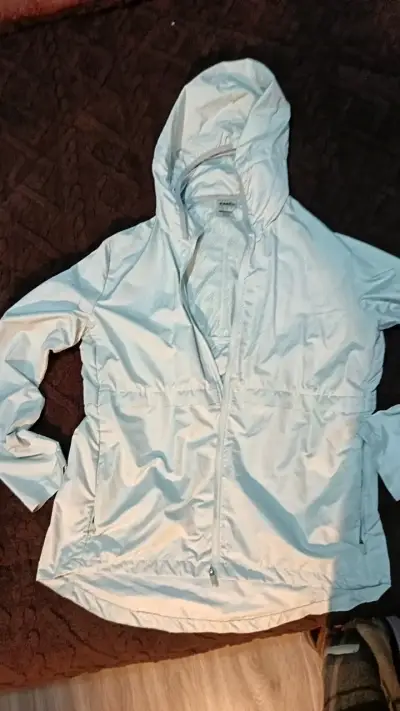 Chaqueta cortaviento verde agua con capucha - miniatura 1