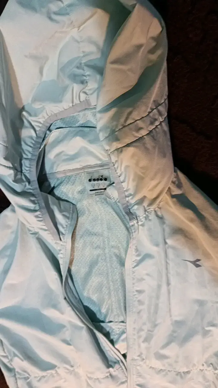Chaqueta cortaviento verde agua con capucha - 3