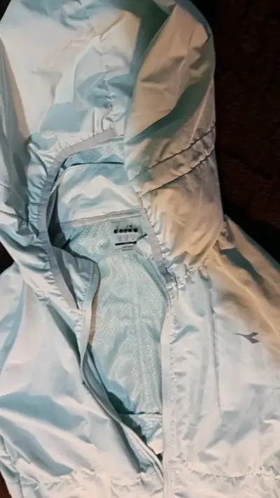 Chaqueta cortaviento verde agua con capucha - miniatura 3