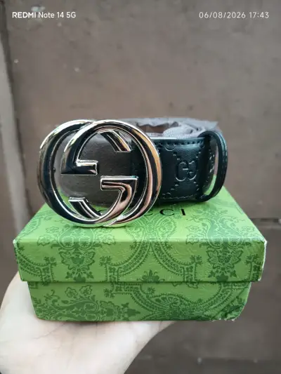 Cinturón de cuero negro con hebilla LV - miniatura 3