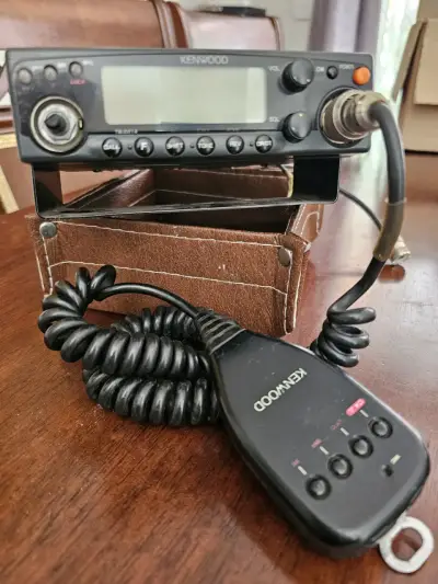 Radio transceptor Kenwood TM-241A con micrófono - miniatura 3
