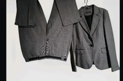 Traje formal de hombre & mujer elegantes - miniatura 2