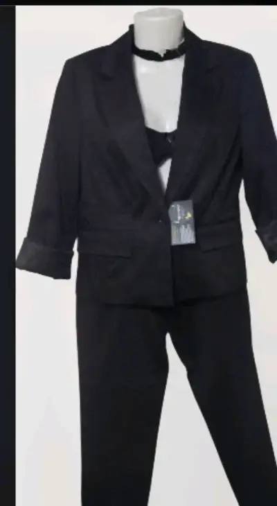 Traje formal de hombre & mujer elegantes - miniatura 3