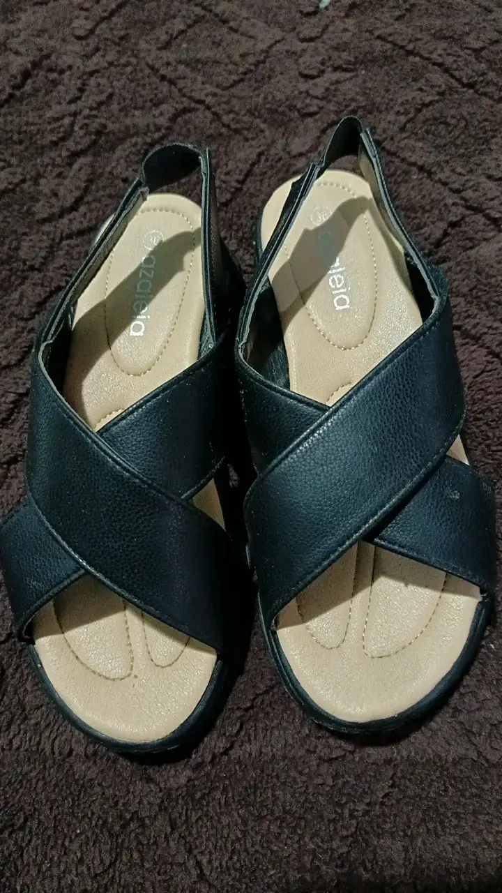 Sandalias negras de cuero para mujer - 1