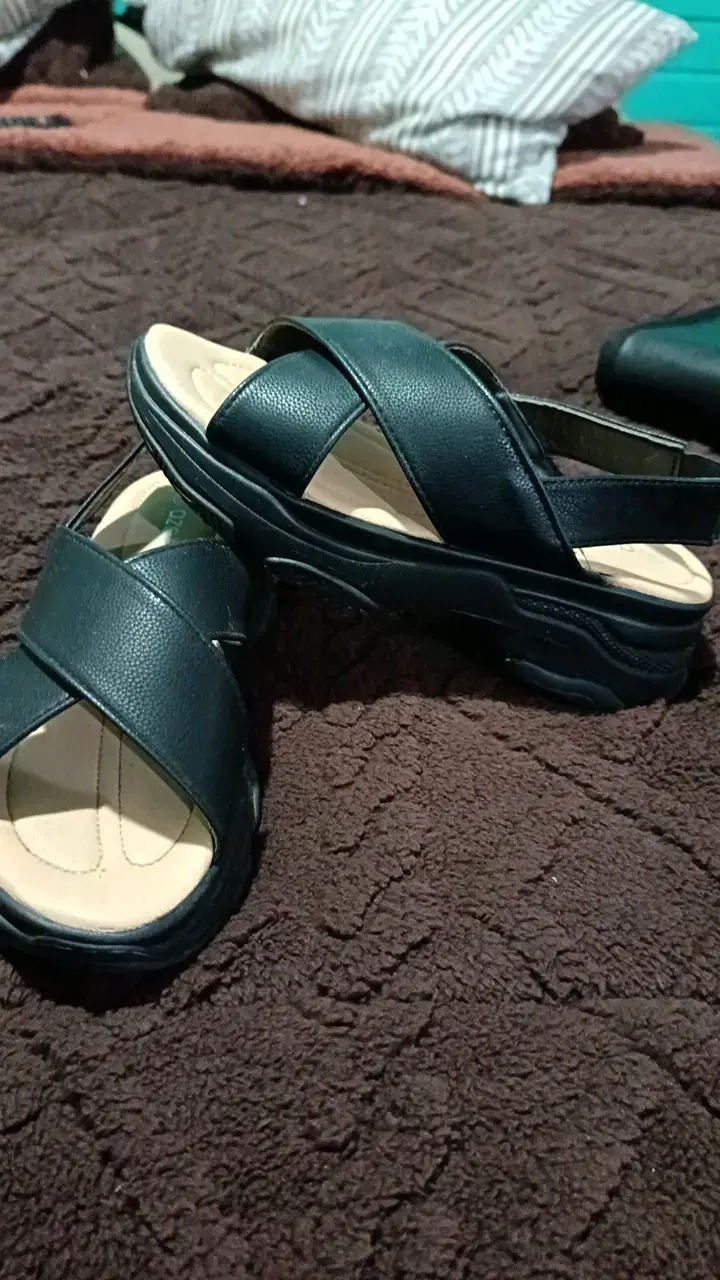 Sandalias negras de cuero para mujer - 2