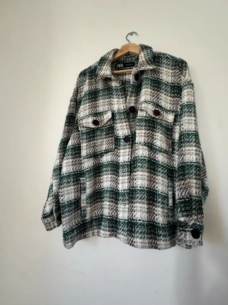 Chaqueta de lana a cuadros Zara verde y blanca - 1