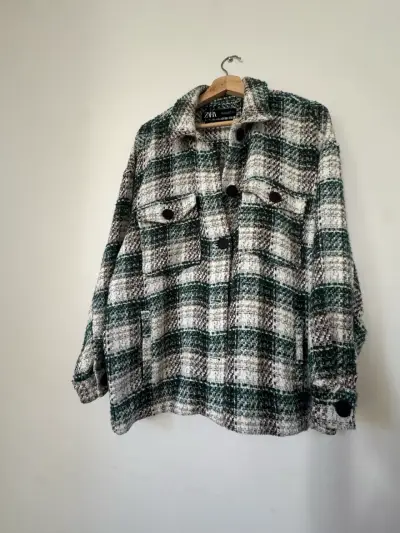 Chaqueta de lana a cuadros Zara verde y blanca - miniatura 1