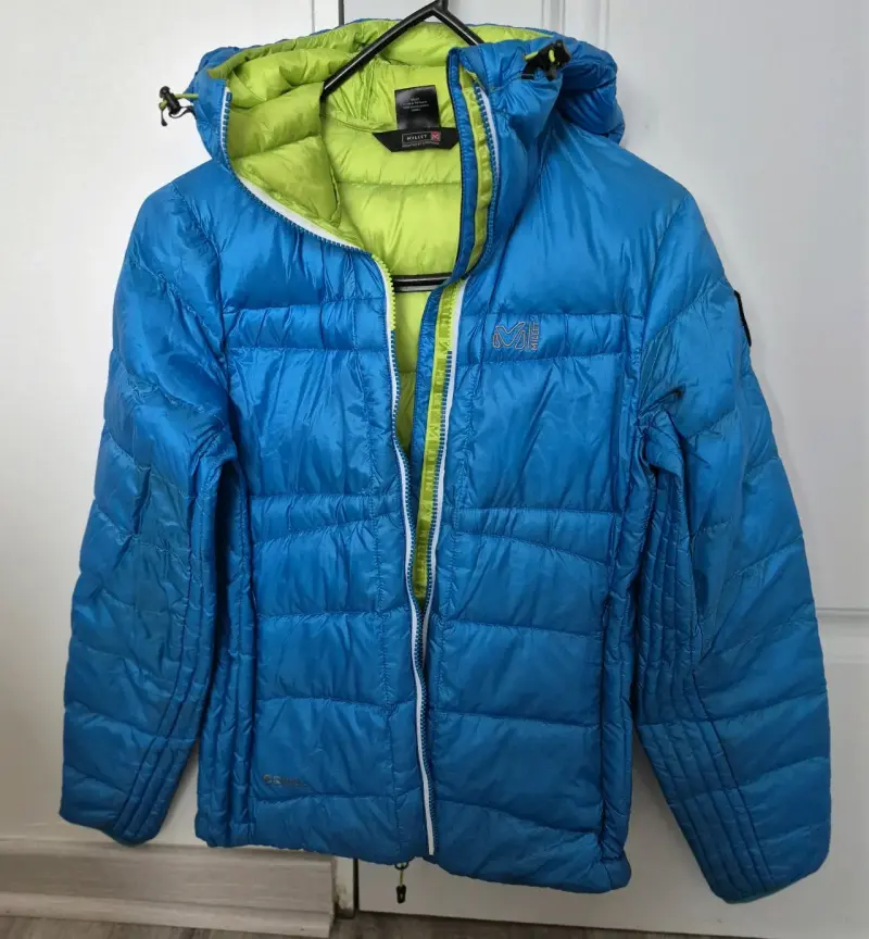 Chaqueta de plumas azul con capucha Millet