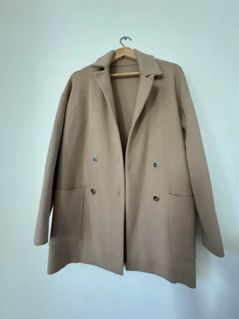 Cardigan beige de lana para mujer