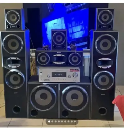 Sistema de sonido Sony con parlantes potentes - miniatura 1
