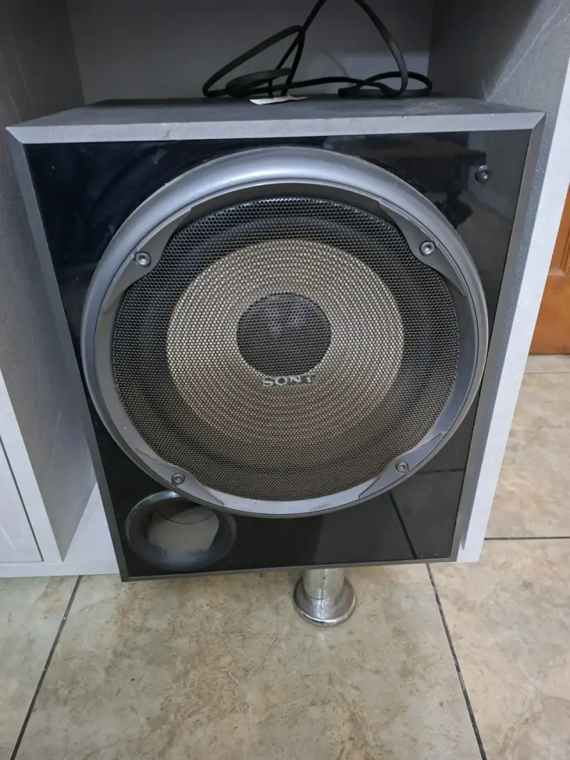 Sistema de sonido Sony con parlantes potentes - 2