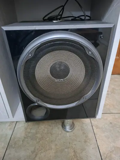 Sistema de sonido Sony con parlantes potentes - miniatura 2