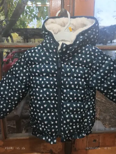Chaqueta acolchada infantil con diseño de Minnie - miniatura 2