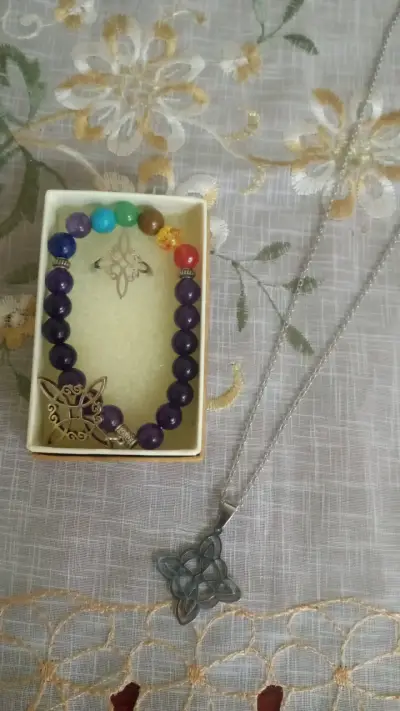 Set de collar, anillo y pulsera con piedras - miniatura 2