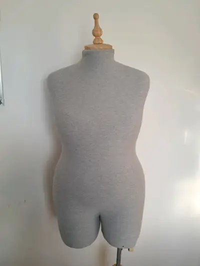 Maniquí de costura ajustable gris - miniatura 1