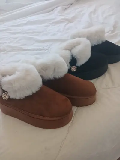 Pantuflas de invierno con forro de felpa y detalle de perlas - miniatura 2