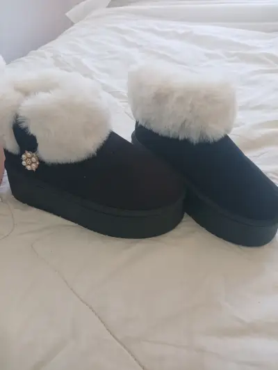 Pantuflas de invierno con forro de felpa y detalle de perlas - miniatura 4