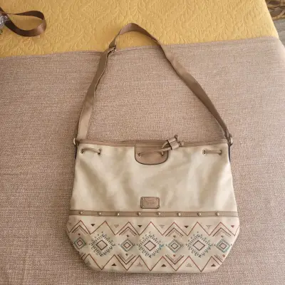 Cartera beige marca Sei con diseño étnico - miniatura 1