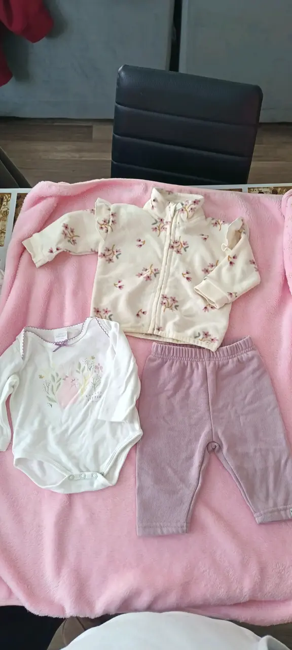 Conjunto de ropa para bebé con chaqueta floral