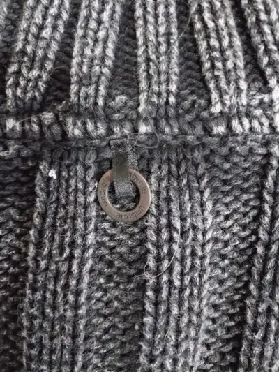 Suéter de punto gris oscuro para mujer - miniatura 2
