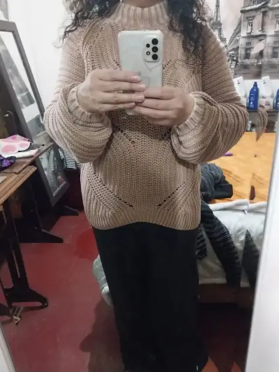 Suéter de punto beige para mujer - miniatura 3