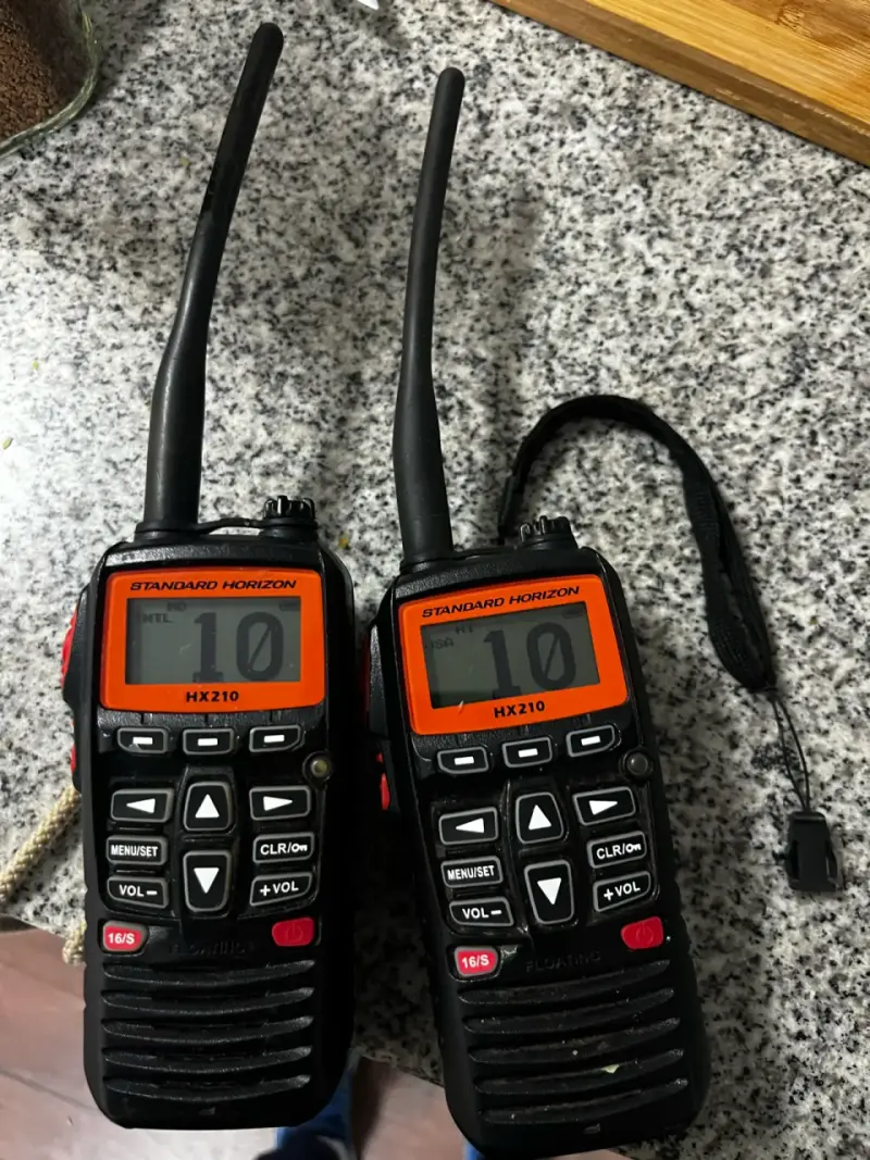 Radio VHF Marina Standard Horizon HX210 flotante - 1