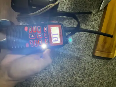 Radio VHF Marina Standard Horizon HX210 flotante - miniatura 2