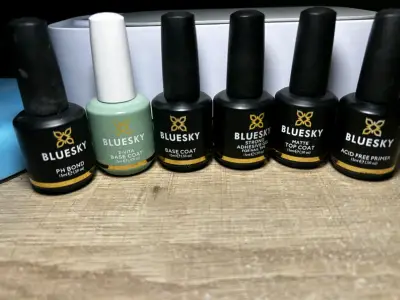 Set de esmaltes de uñas Bluesky con base y top coat - miniatura 1