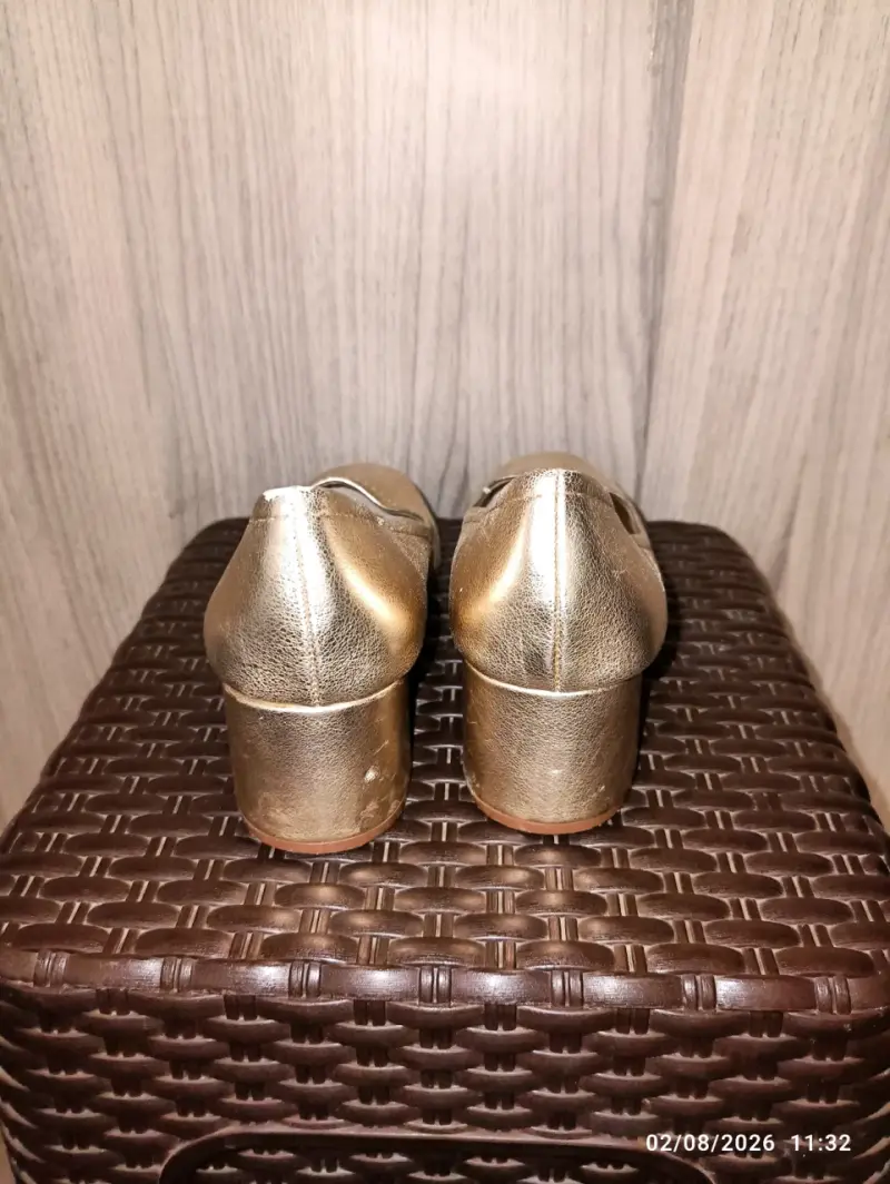 Zapatos de tacón dorados Alaniz talla 36 - 2