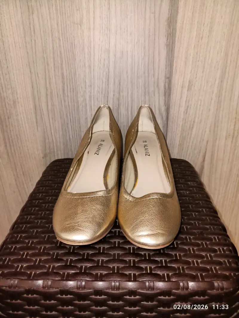Zapatos de tacón dorados Alaniz talla 36 - 3