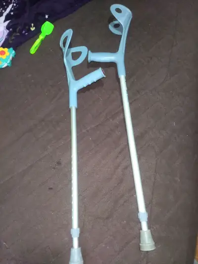 Muletas de aluminio ajustables para adulto - miniatura 2