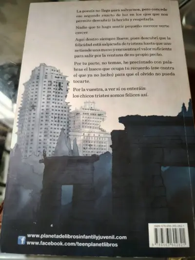 Libro 'Aquí Dentro Siempre Llueve' de Chris Pueyo - miniatura 2