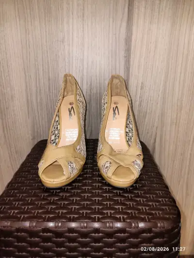 Zapatos de Tacón Beige con Encaje - miniatura 2