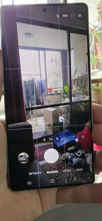 Samsung Galaxy S25 Ultra en buen estado - miniatura 4
