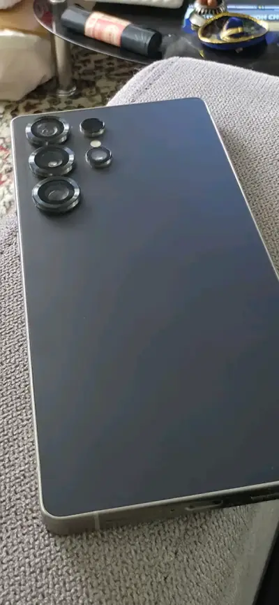 Samsung Galaxy S25 Ultra en buen estado - miniatura 5
