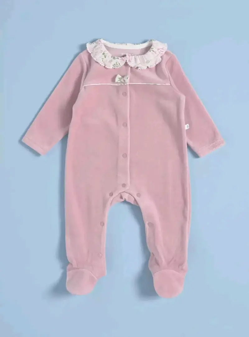 Enterito de bebé rosado con cuello decorativo - 1