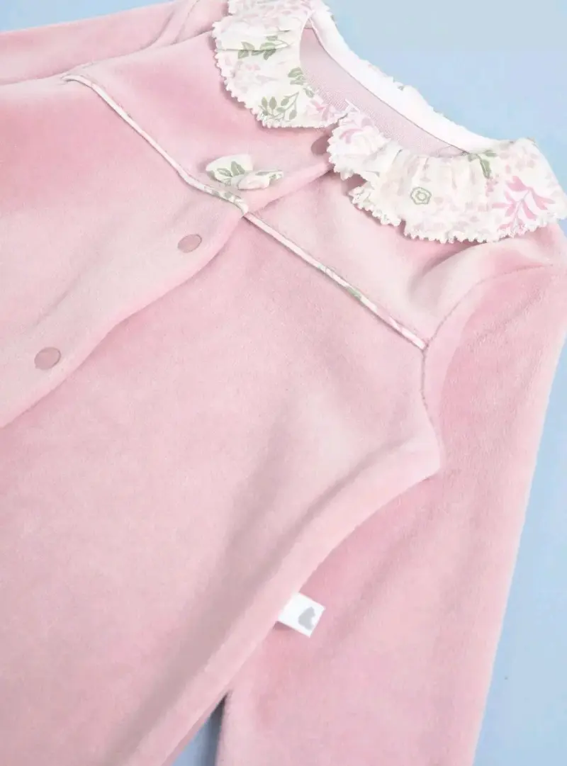 Enterito de bebé rosado con cuello decorativo - 2