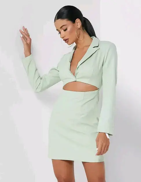Vestido blazer verde menta con corte frontal - 1