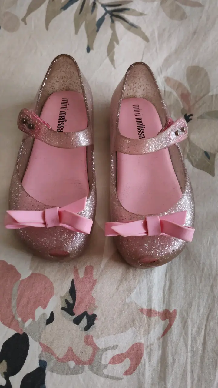 Zapatos de niña Mini Melissa con lazo rosa