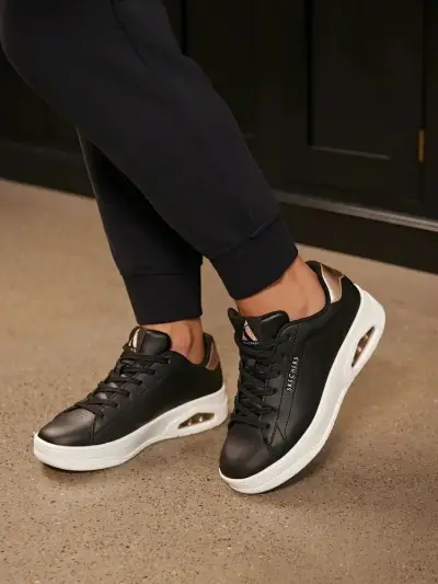 Zapatillas negras Skechers con plataforma - miniatura 2