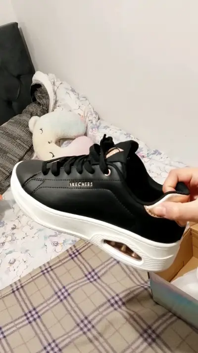 Zapatillas negras Skechers con plataforma - miniatura 3