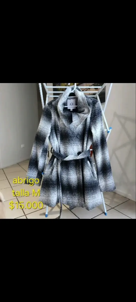 Abrigo de lana gris con cinturón talla M