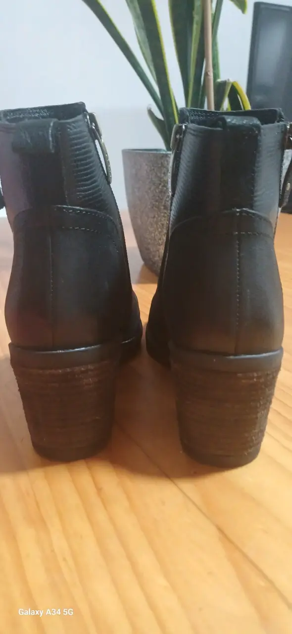 Botines de cuero negro con cierre lateral marca Gacel - 4
