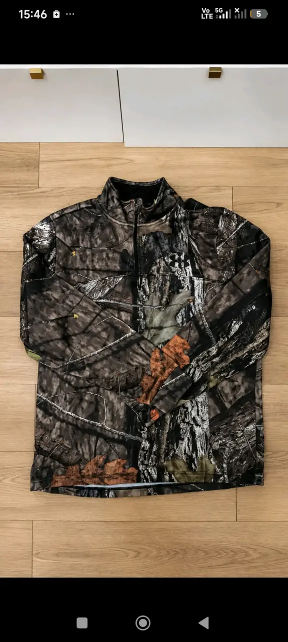 Chaqueta camuflada marca under armour